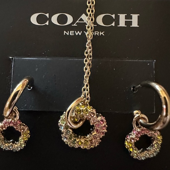 COACH Earrings FOR SALE. NEW Lovely screw backs earrings. - Picture 3 of 11